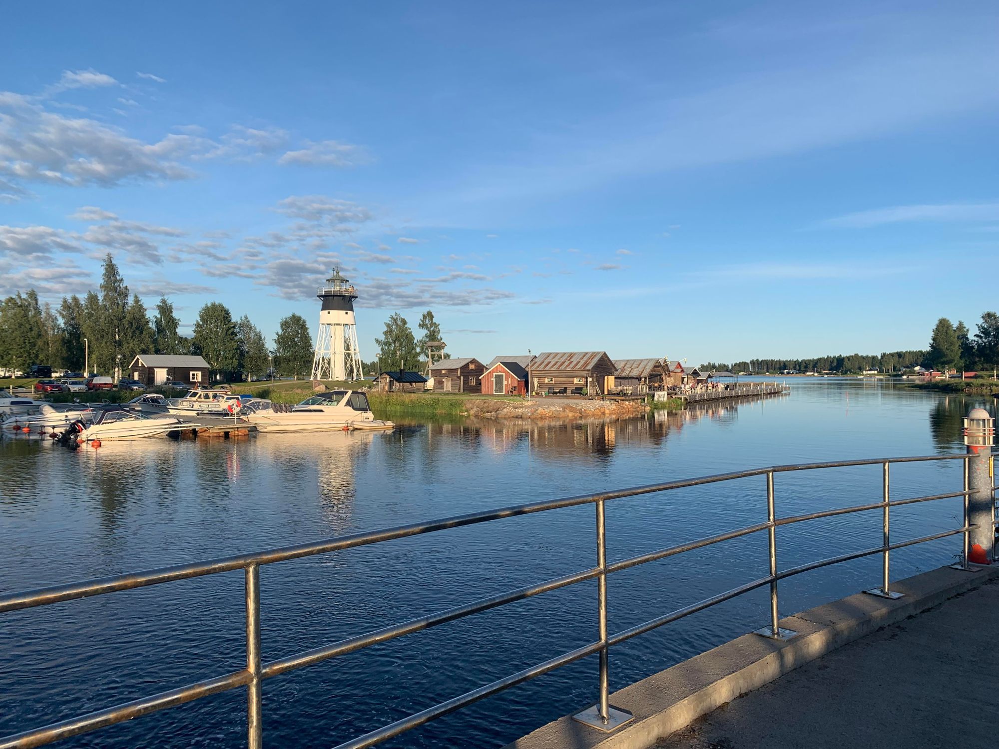 Sommarstuga i sommaridyll uthyres