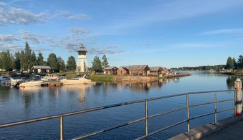 Sommarstuga i sommaridyll uthyres