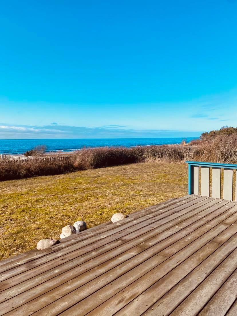 Havsnära stuga med stor tomt. – bild 3 av 12