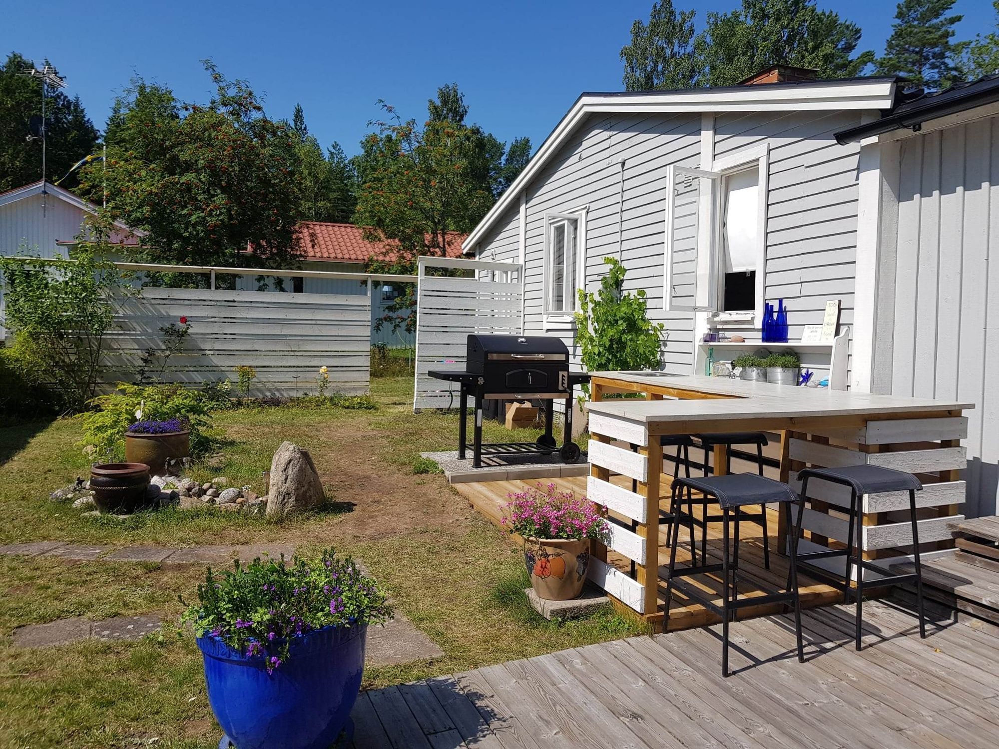Stuga vid havet, nära strand och skog. – bild 5 av 22