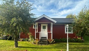 Mysig stuga & gäststuga, promenad till havsbad!