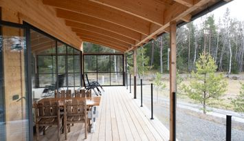 Charmigt fritidsboende nära naturen i Öregrund