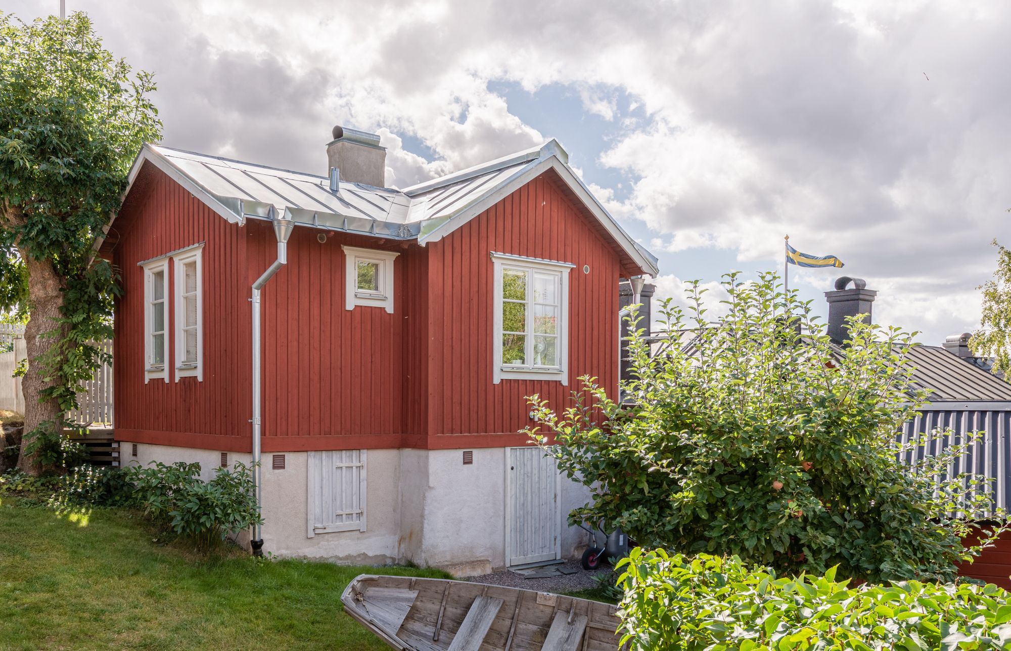 Centrala Vaxholm med utsikt över hamnen och havet – bild 17 av 19