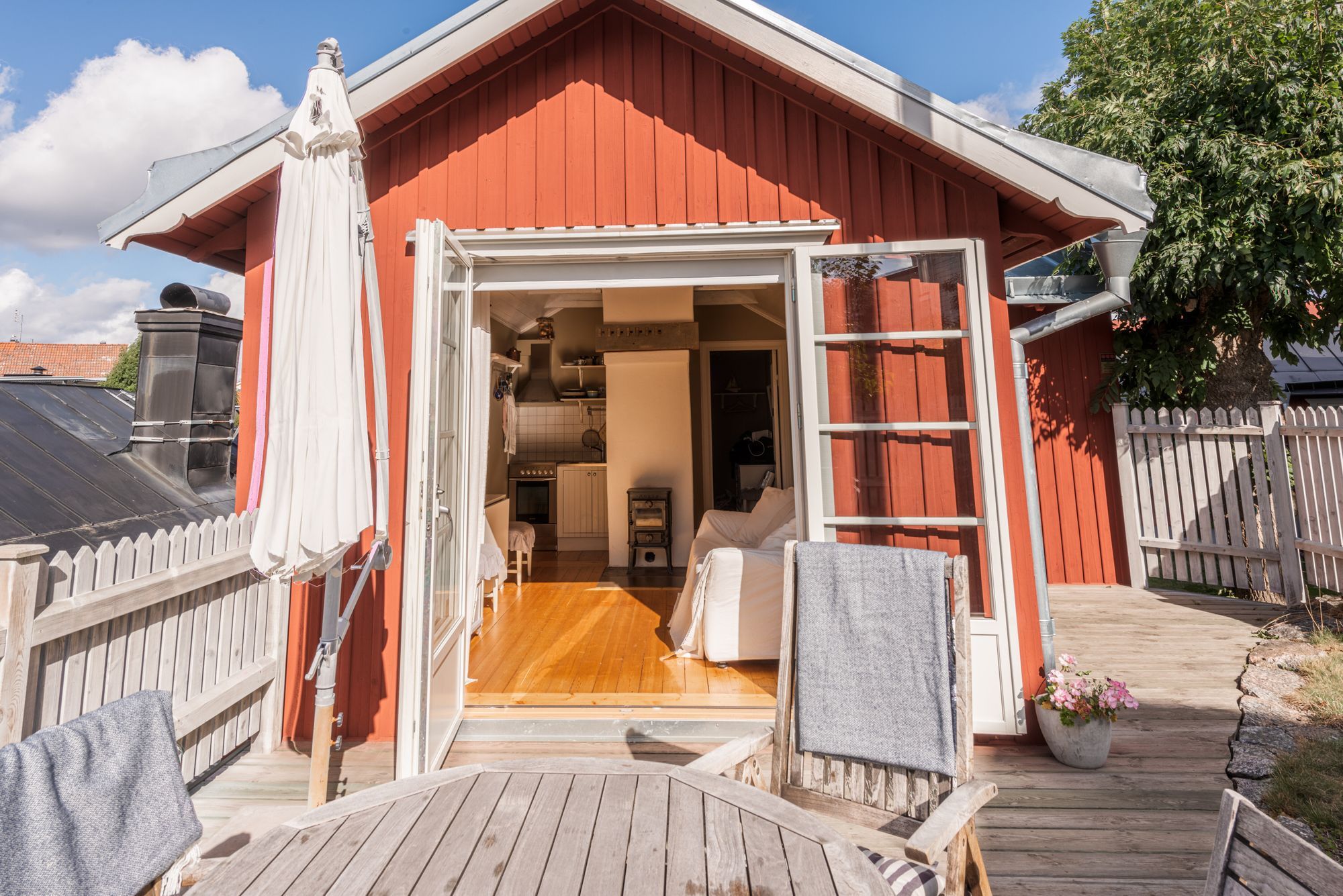 Centrala Vaxholm med utsikt över hamnen och havet – bild 15 av 19
