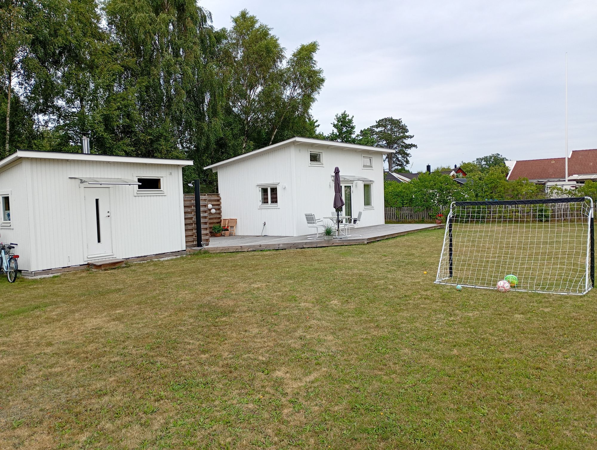 Stor och modern familjevilla i hjärtat av byn. – bild 16 av 24