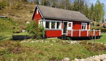 STUGA VID BADSJÖ: OSKARSTRÖM,VÄSTKUSTEN, HALMSTAD