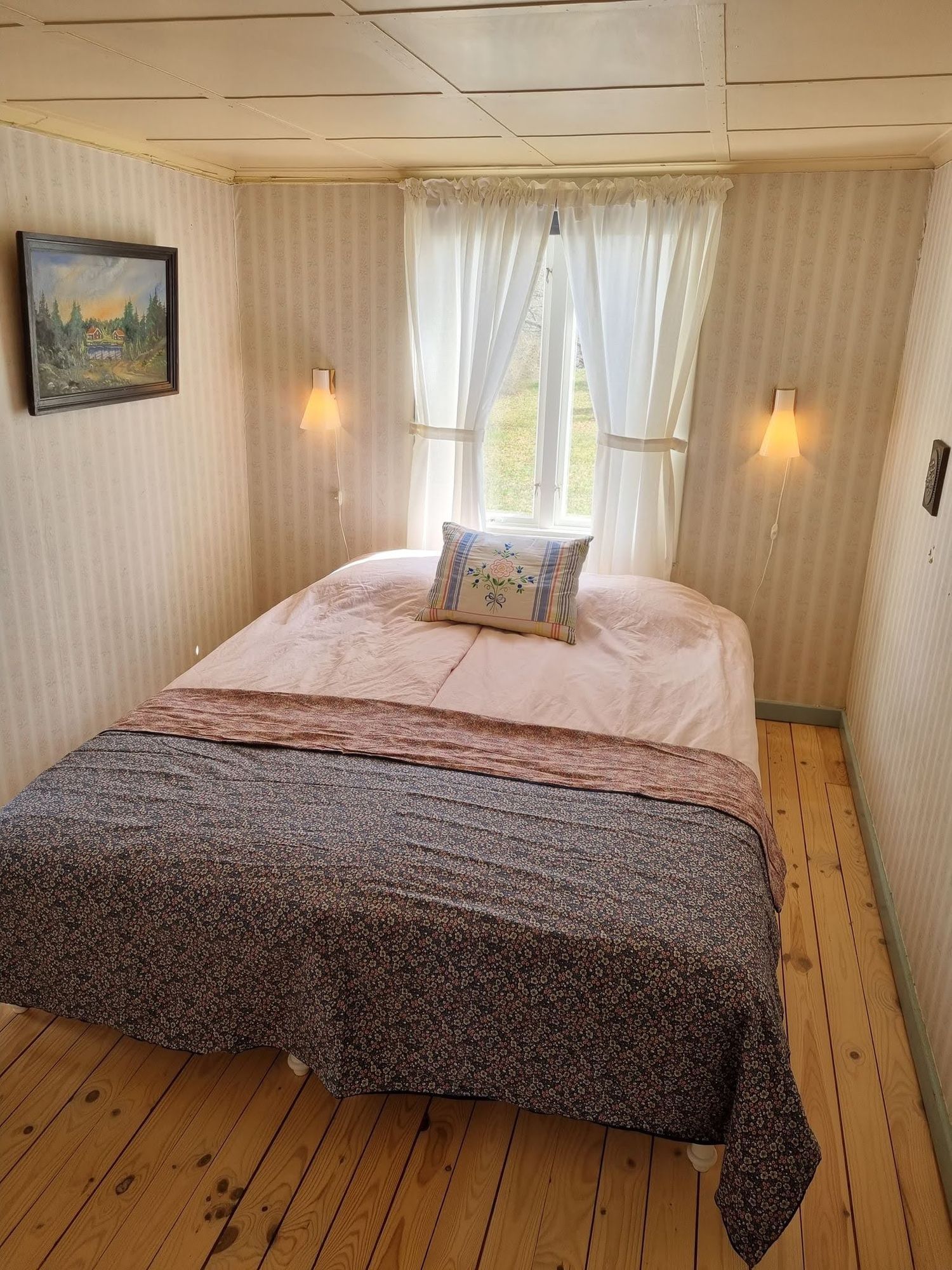 Soligt med stor tomt – bild 22 av 24