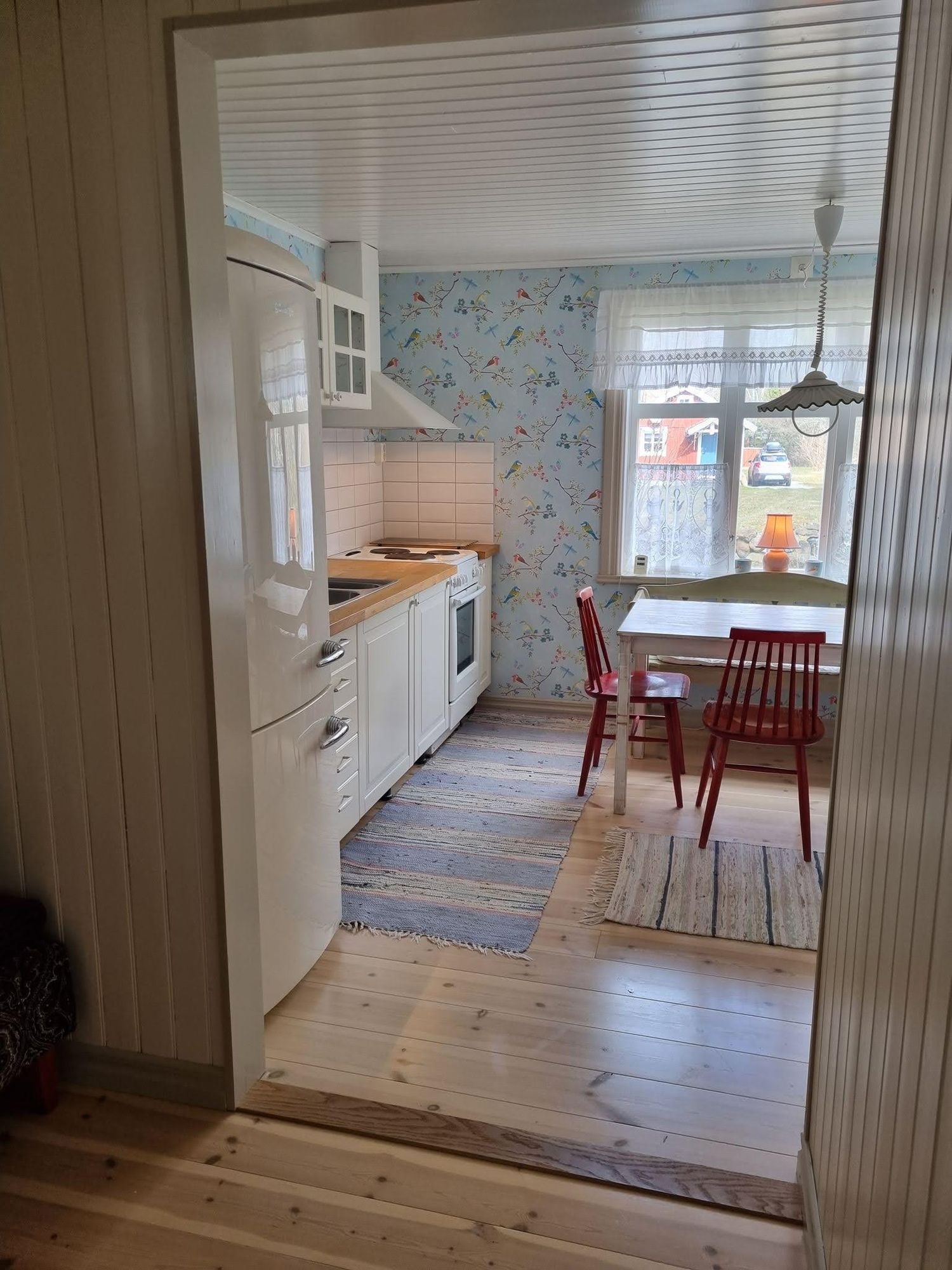 Soligt med stor tomt – bild 11 av 24
