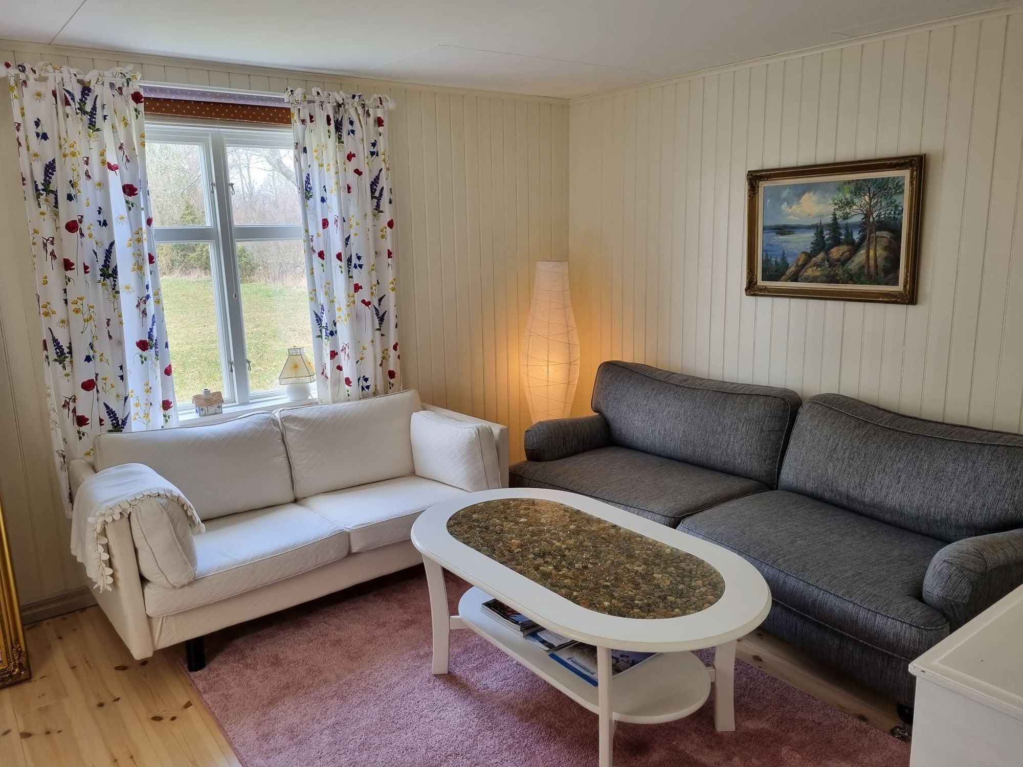 Soligt med stor tomt – bild 13 av 24