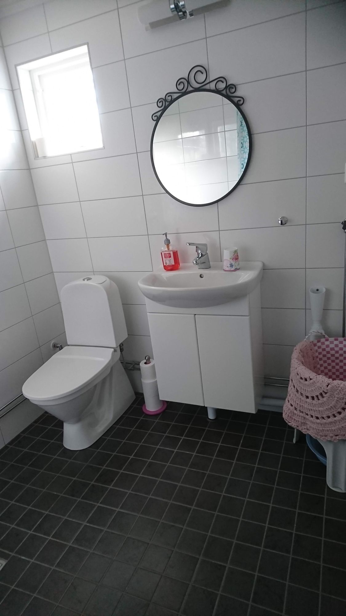 Soligt med stor tomt – bild 15 av 24