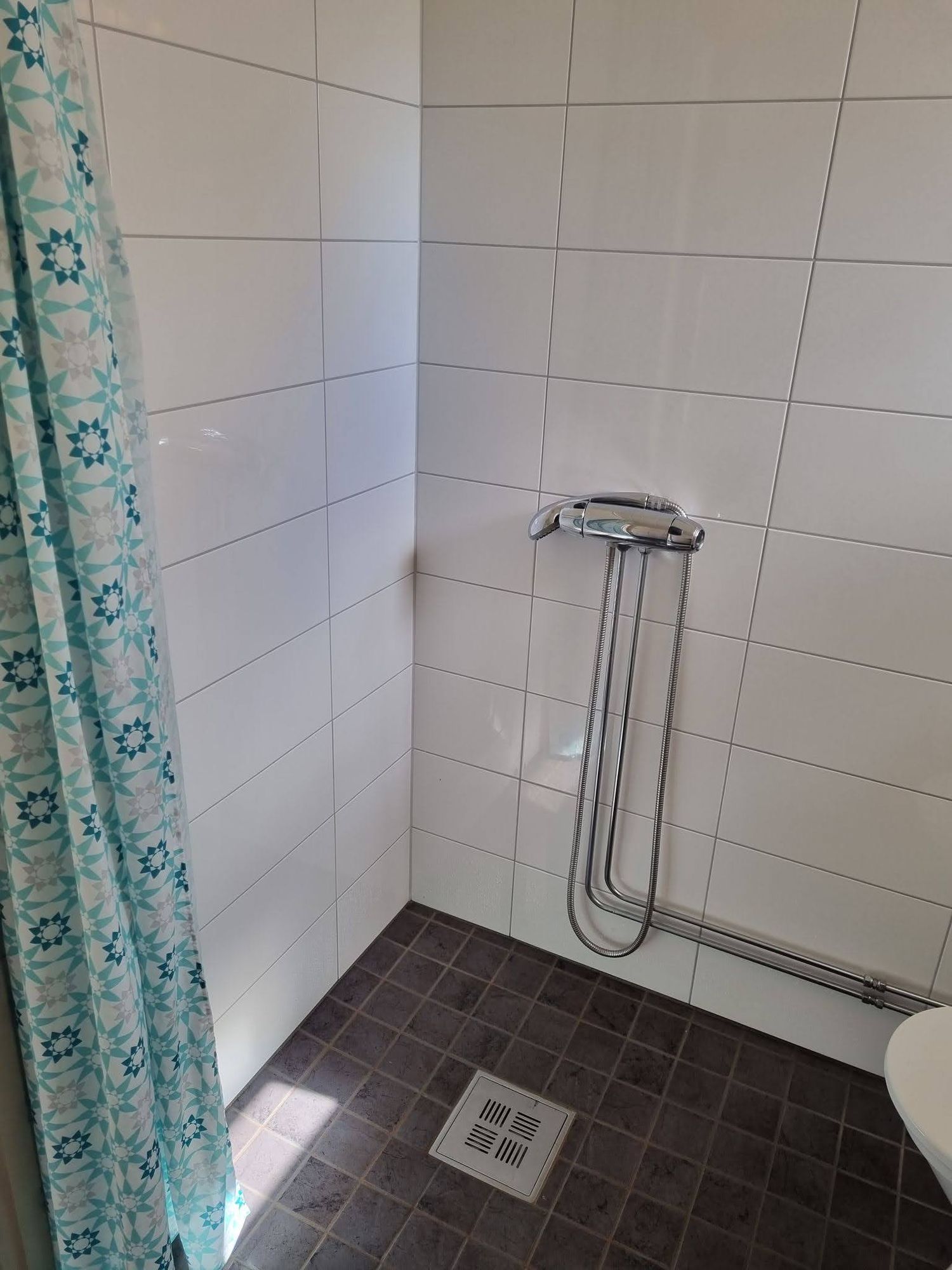Soligt med stor tomt – bild 16 av 24