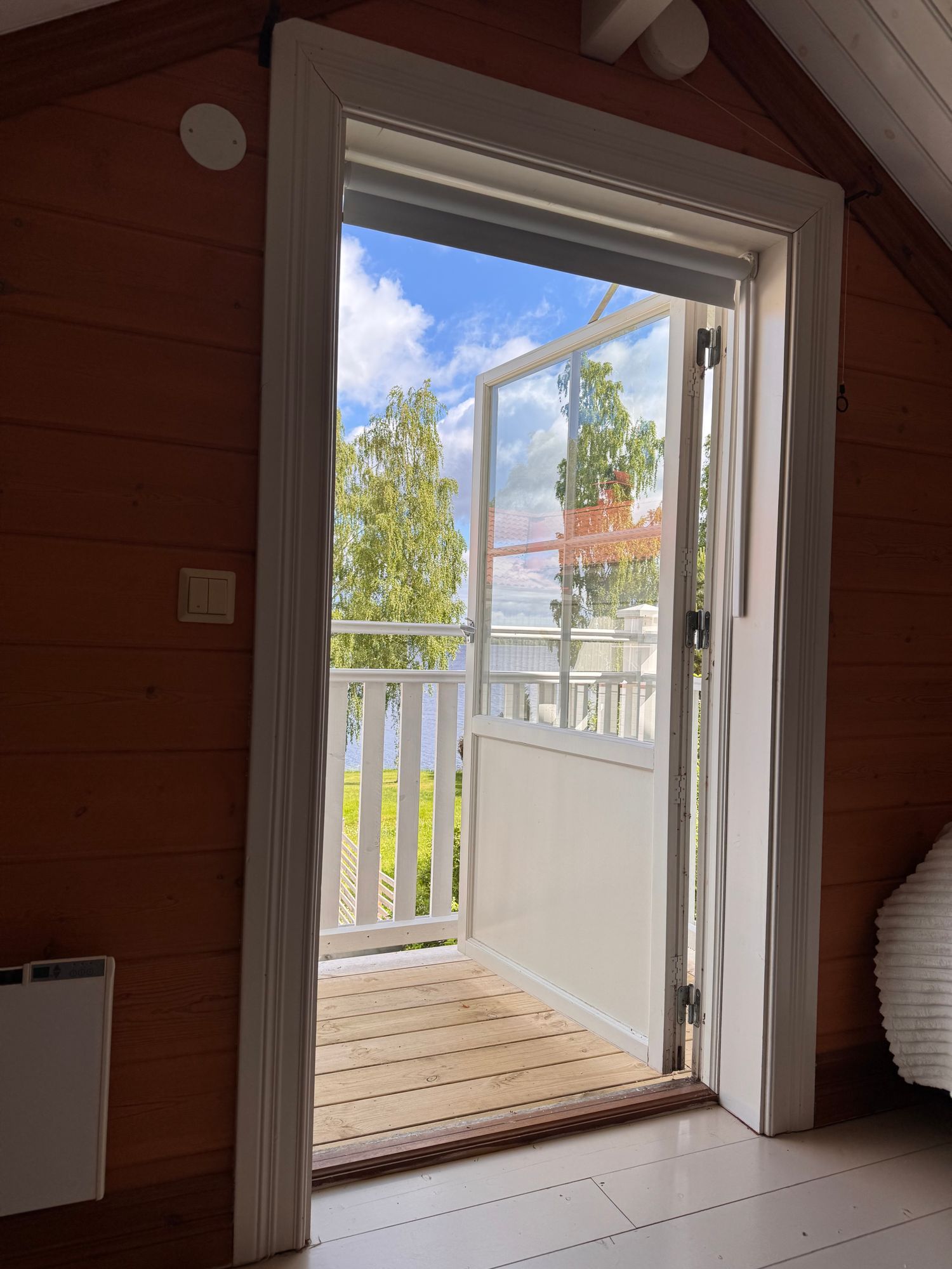 Två gästhus på sjötomt – bild 16 av 24