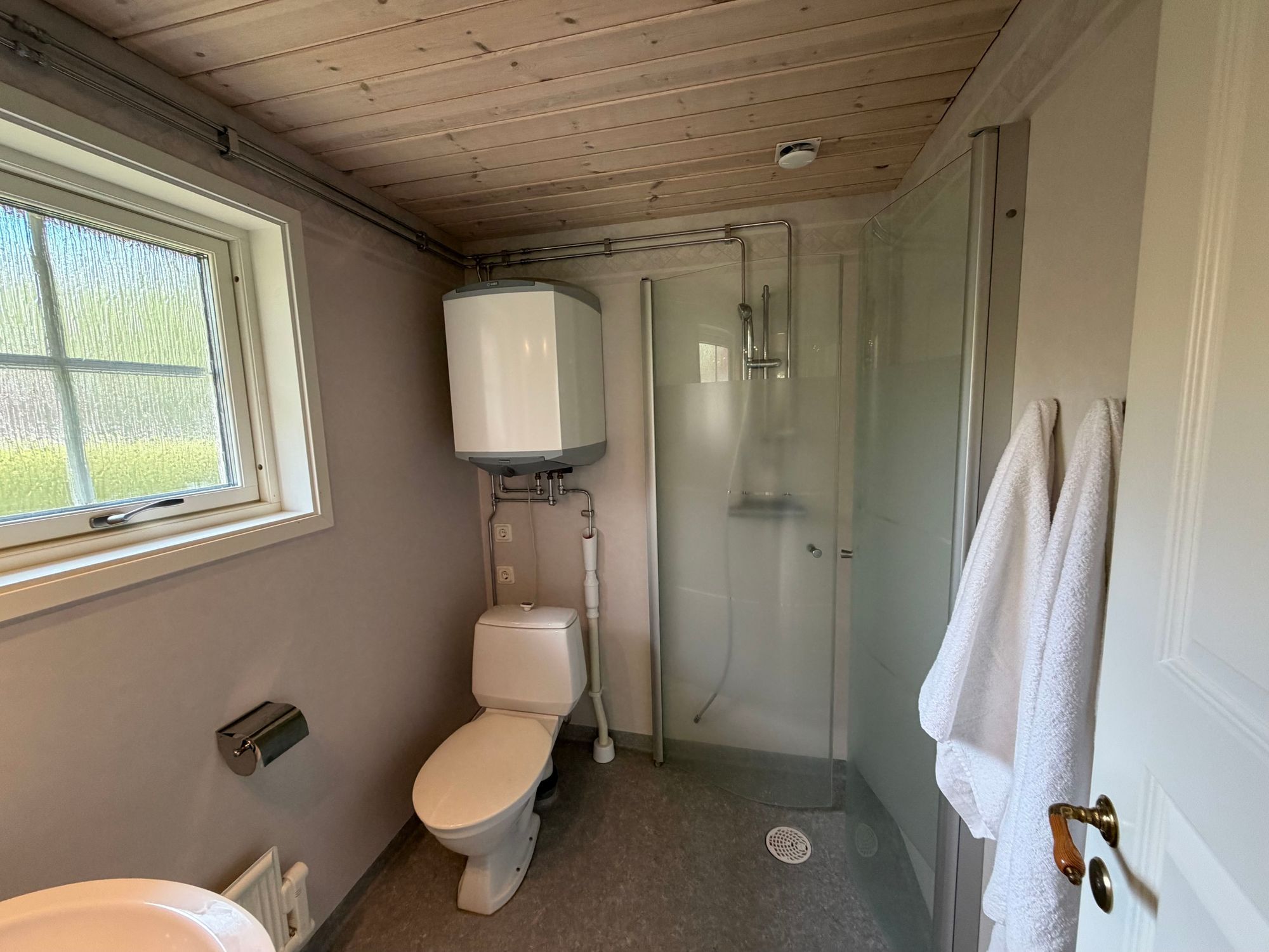 Stuga vid sjö, 3 sovrum, gäststuga eget kök, bad – bild 24 av 24