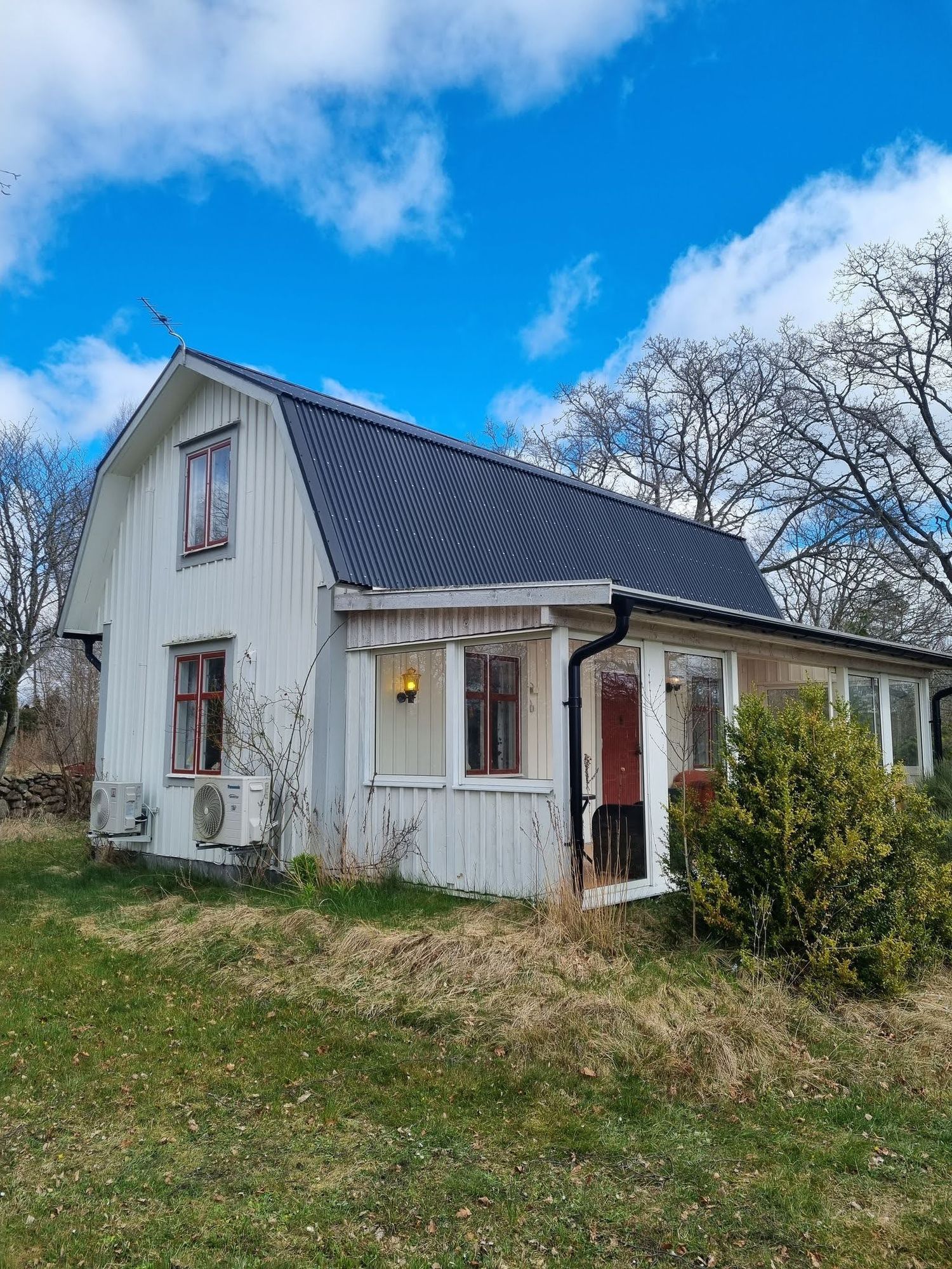 Soligt med stor tomt – bild 2 av 24