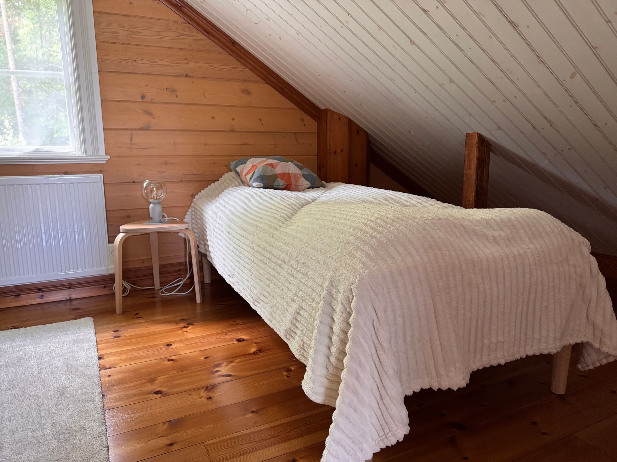 Två gästhus på sjötomt – bild 14 av 24