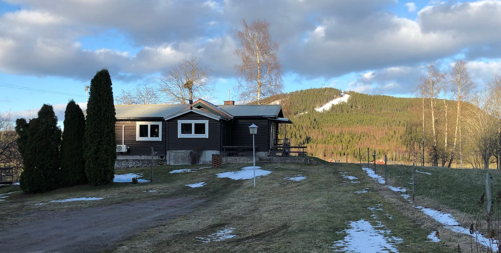 Mysig stuga på egen gård – bild 10 av 10