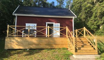 Gemütliche Hütte mitten im Wald, 750 m zum See