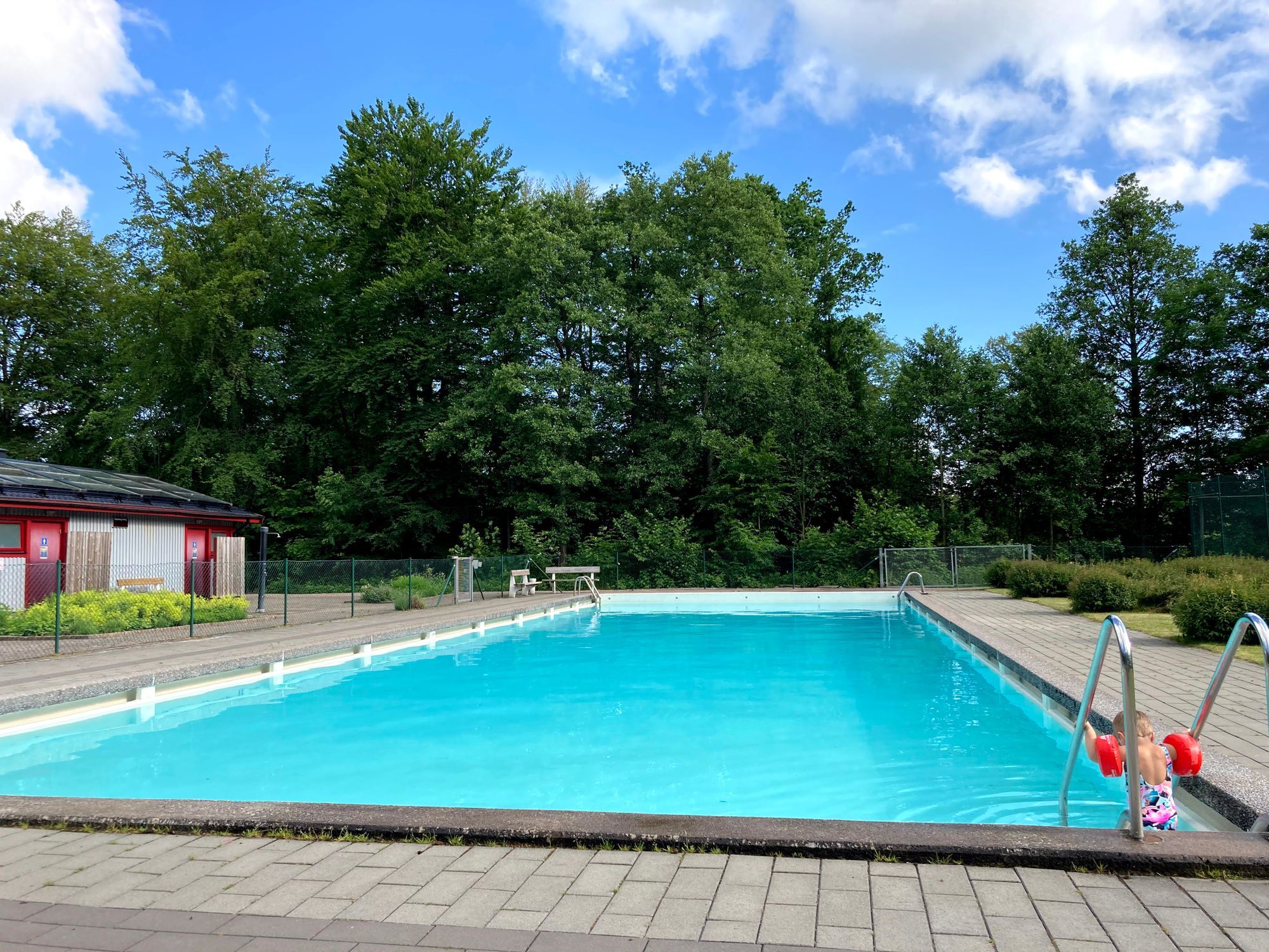 Stuga i Skåne med tillgång till pool & tennisbana – bild 2 av 19