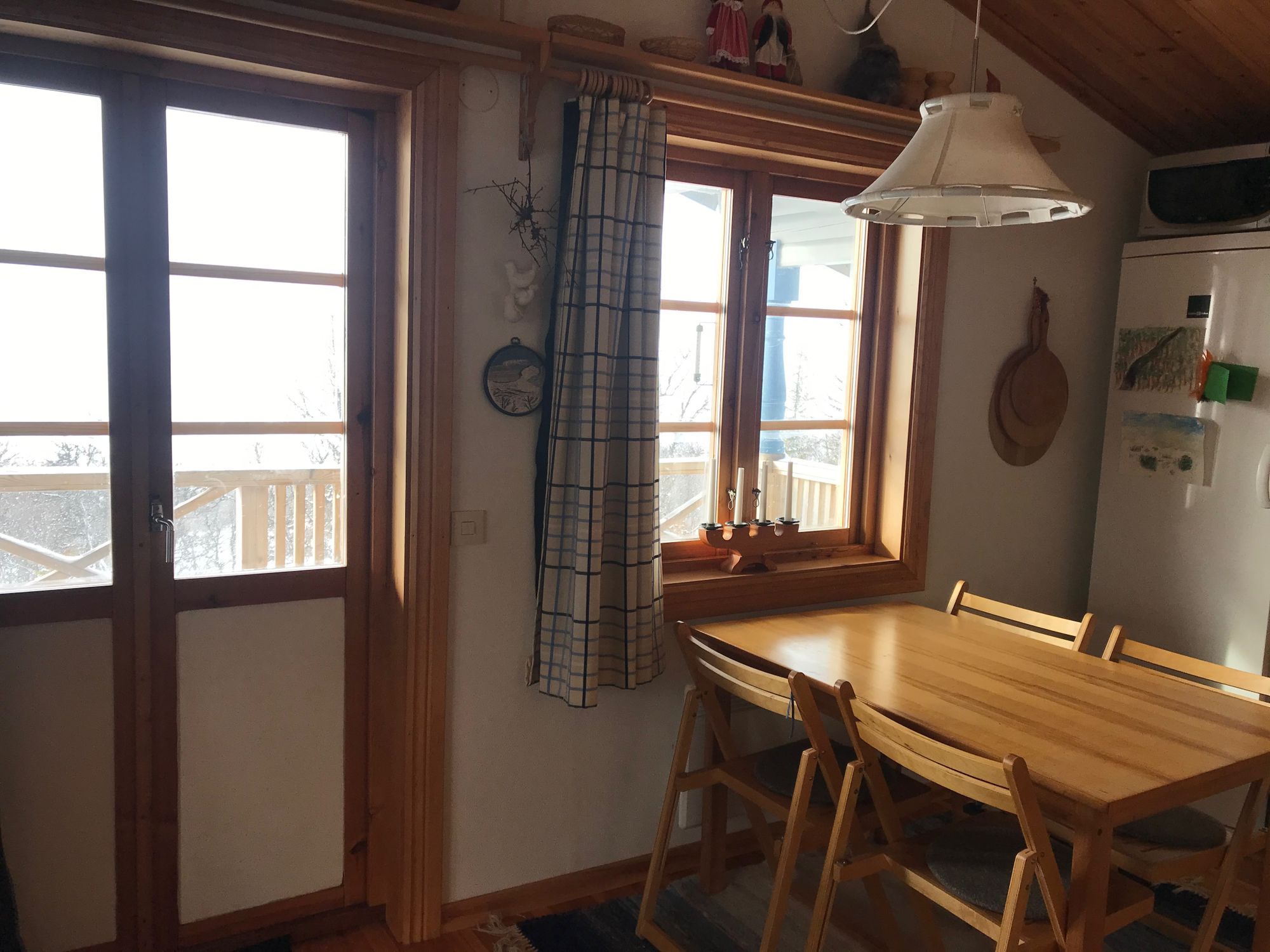 Mysig stuga uppe på fjället, nära till tur – bild 8 av 24