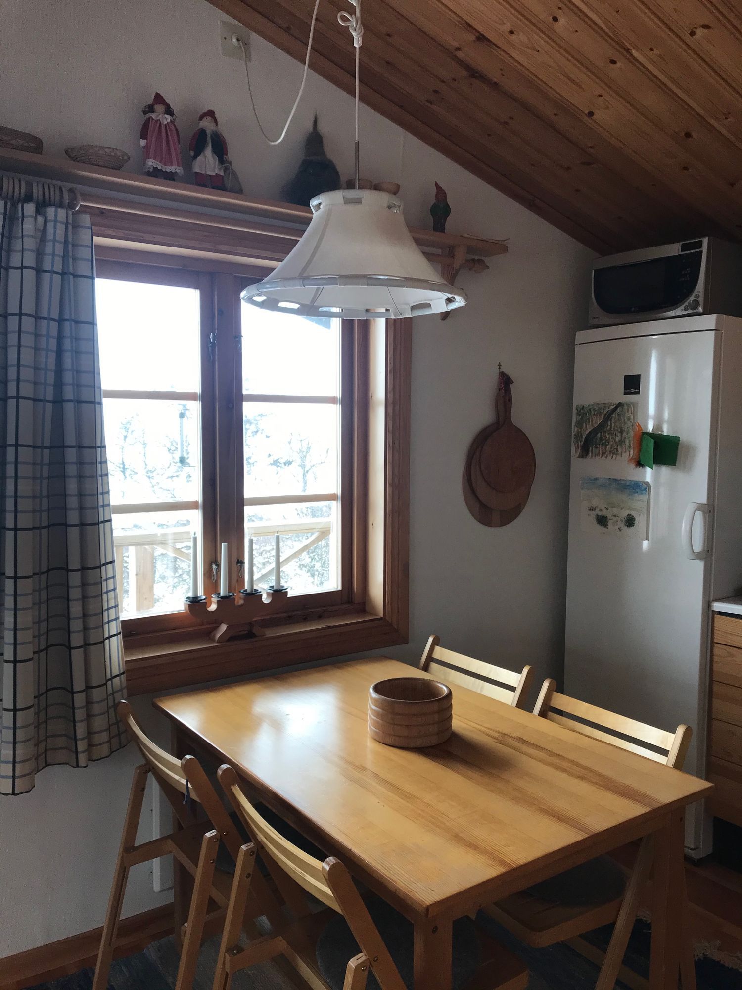 Mysig stuga uppe på fjället, nära till tur – bild 9 av 24