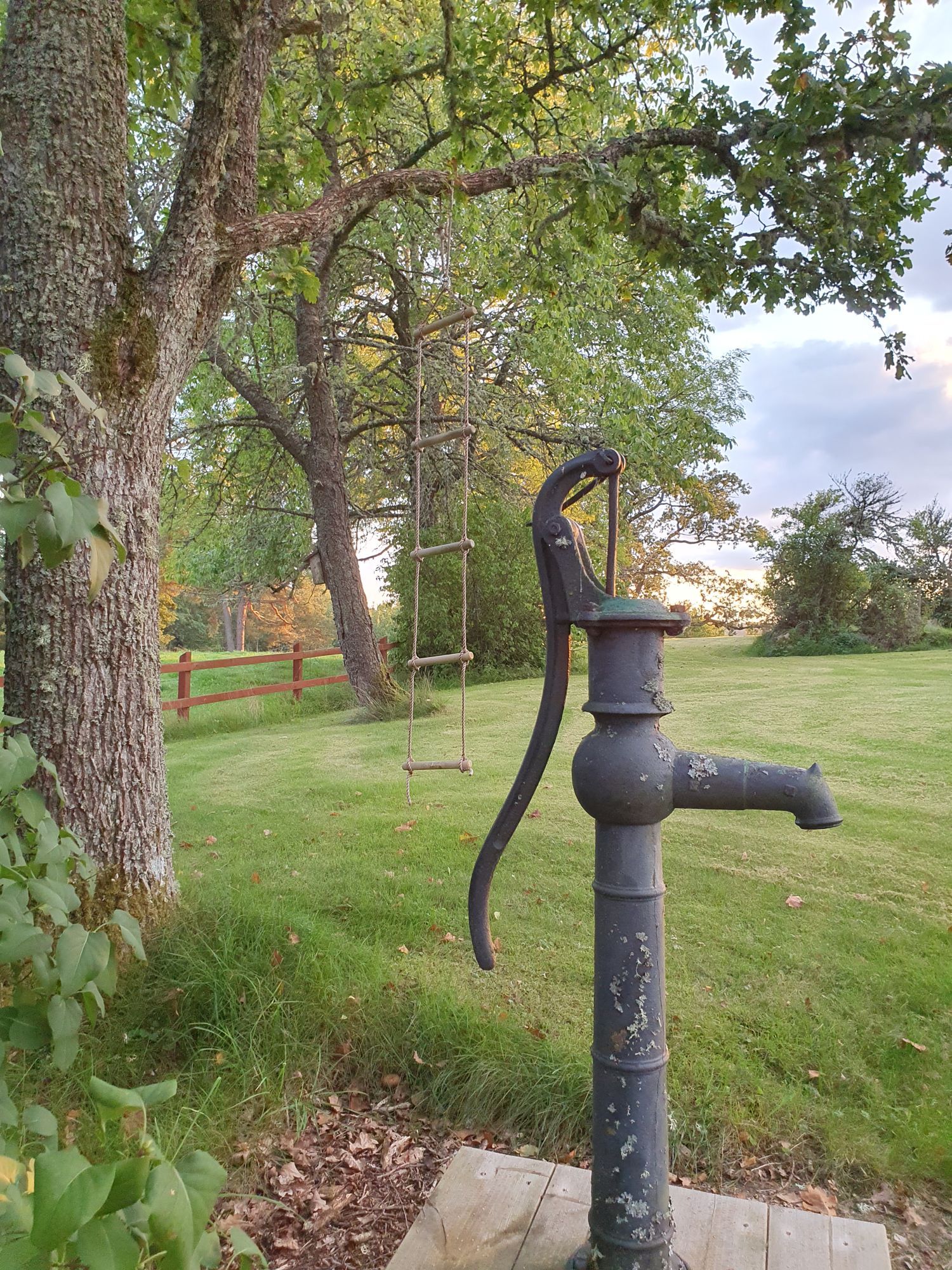 Stuga på landet vid fin natur – bild 24 av 24