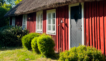 Charmig stuga i genuin och naturskön miljö