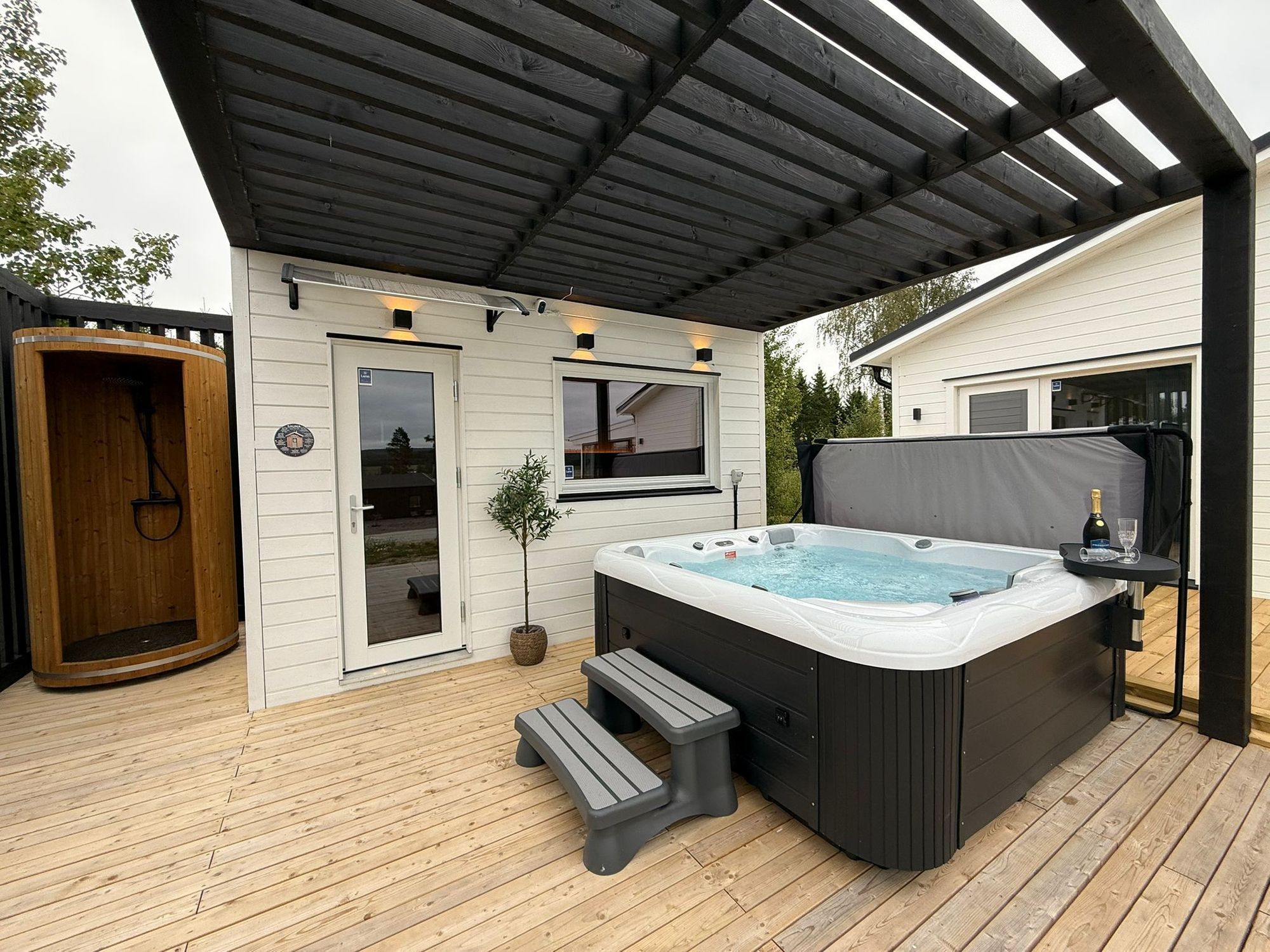 Modern Stuga med sjöutsikt, spa anläggning – bild 3 av 24