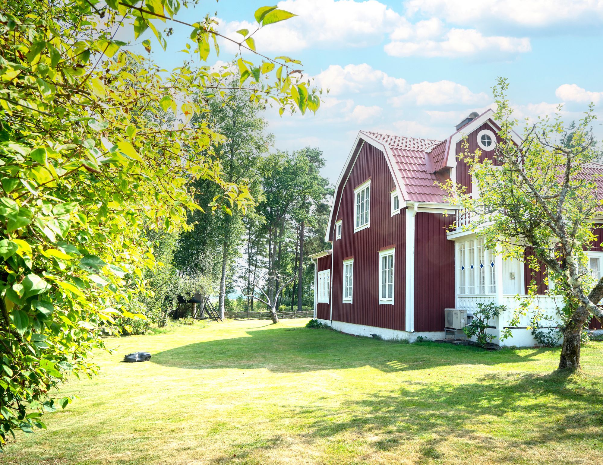 Genuint smålandshus vid sjön Bellen, Mariannelund, – bild 6 av 24