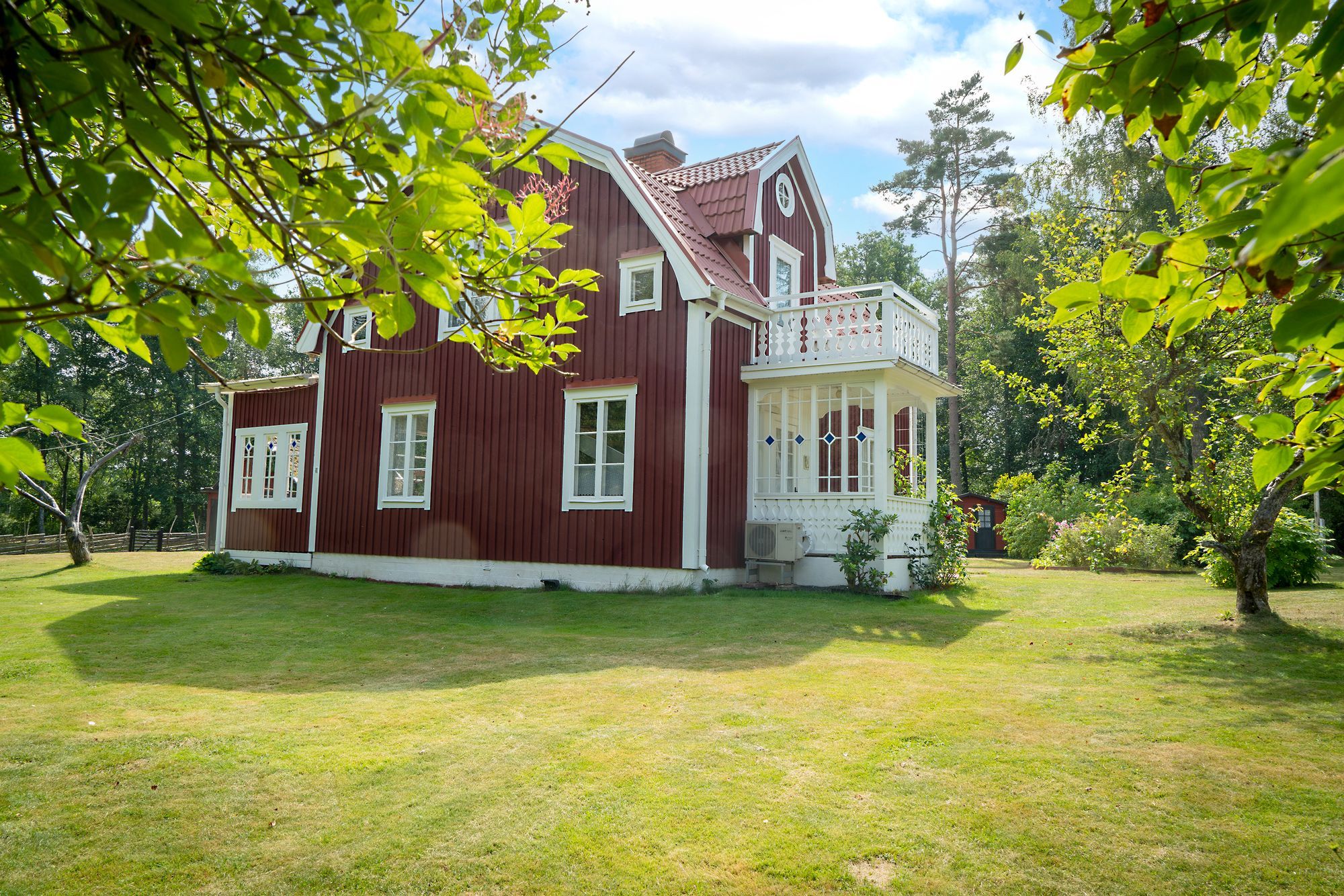 Genuint smålandshus vid sjön Bellen, Mariannelund, – bild 5 av 24
