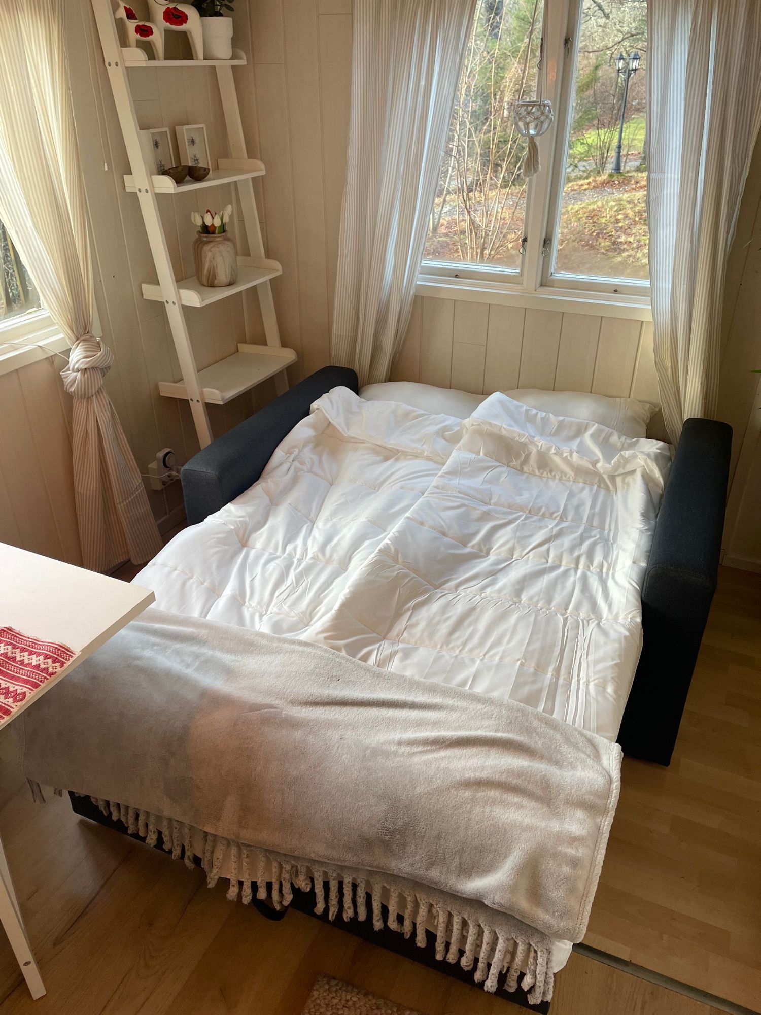 Mysig sjönära stuga intill naturreservat – bild 21 av 24