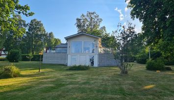 Sjötomt vid Sommen. Egen brygga. Hund & barnvänlig