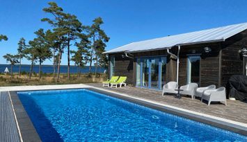 Villa med pool och havsutsikt. Gotland N Fårösund
