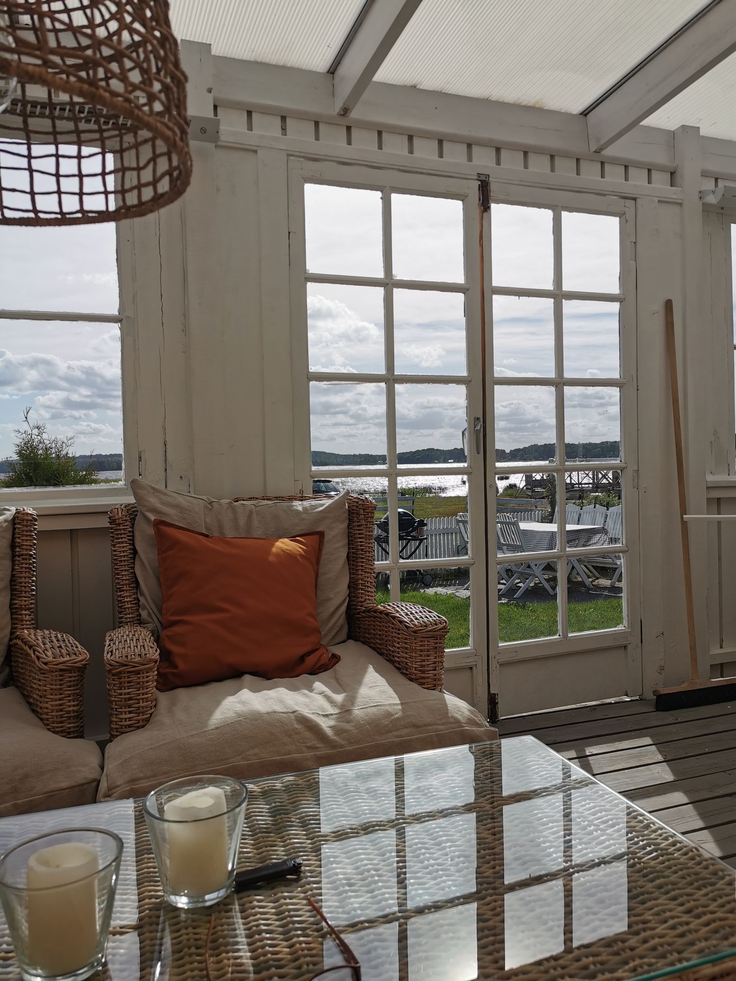 Stuga med strandtomt – bild 5 av 13