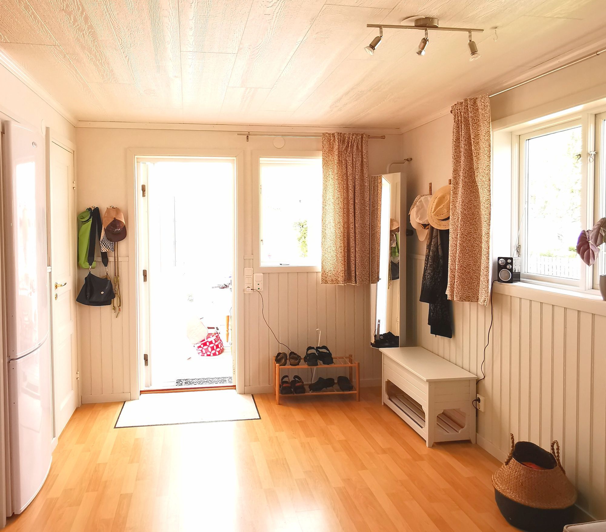 Stuga med strandtomt – bild 12 av 13