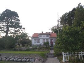 Gamalt vackert hus med egen strand