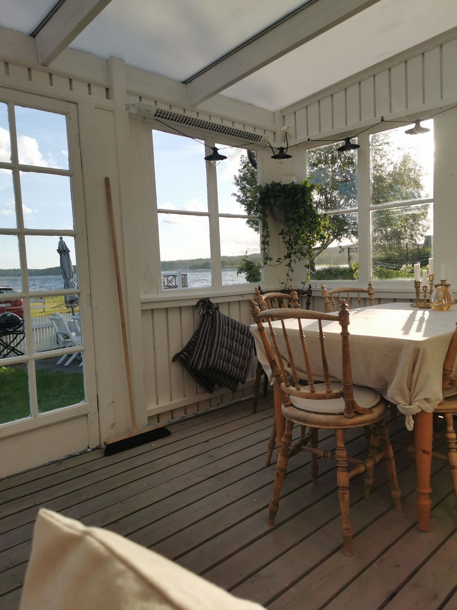 Stuga med strandtomt – bild 8 av 13