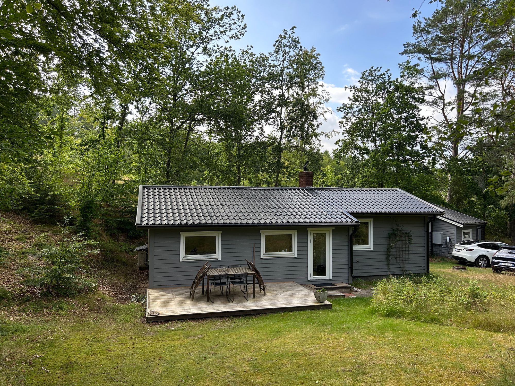 Nyrenoverad stuga mitt skogen, vid Brösarps backar – bild 4 av 24