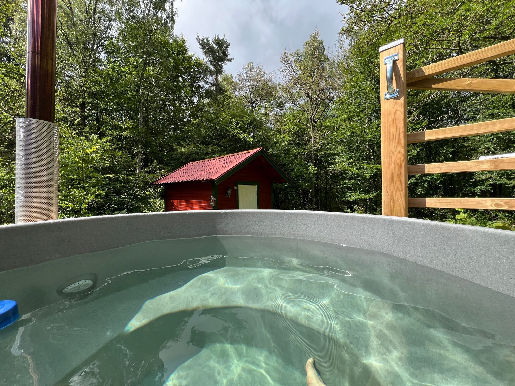 Stuga med privat badtunna – bild 4 av 24