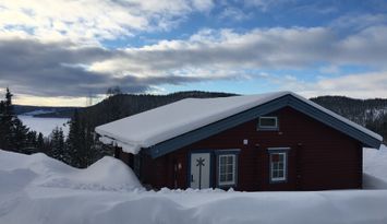 Mysig fjällstuga med utsikt i Stora Blåsjön