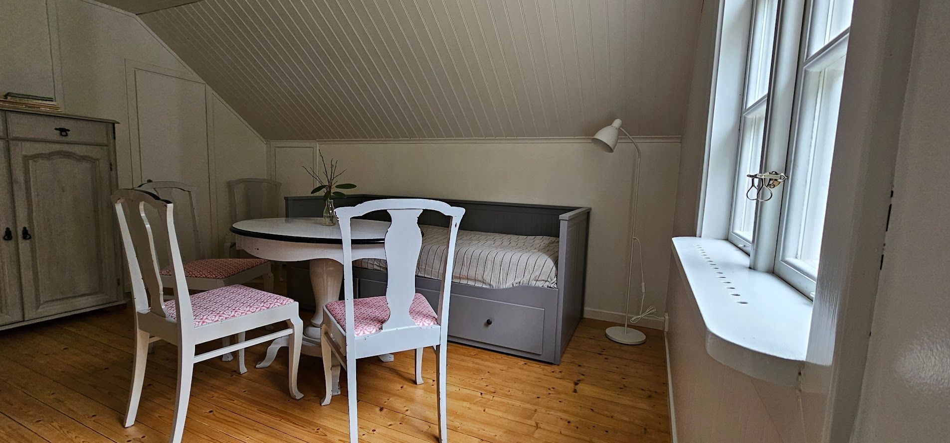 Nyrenoverat torp i rogivande omgivningar – bild 15 av 20