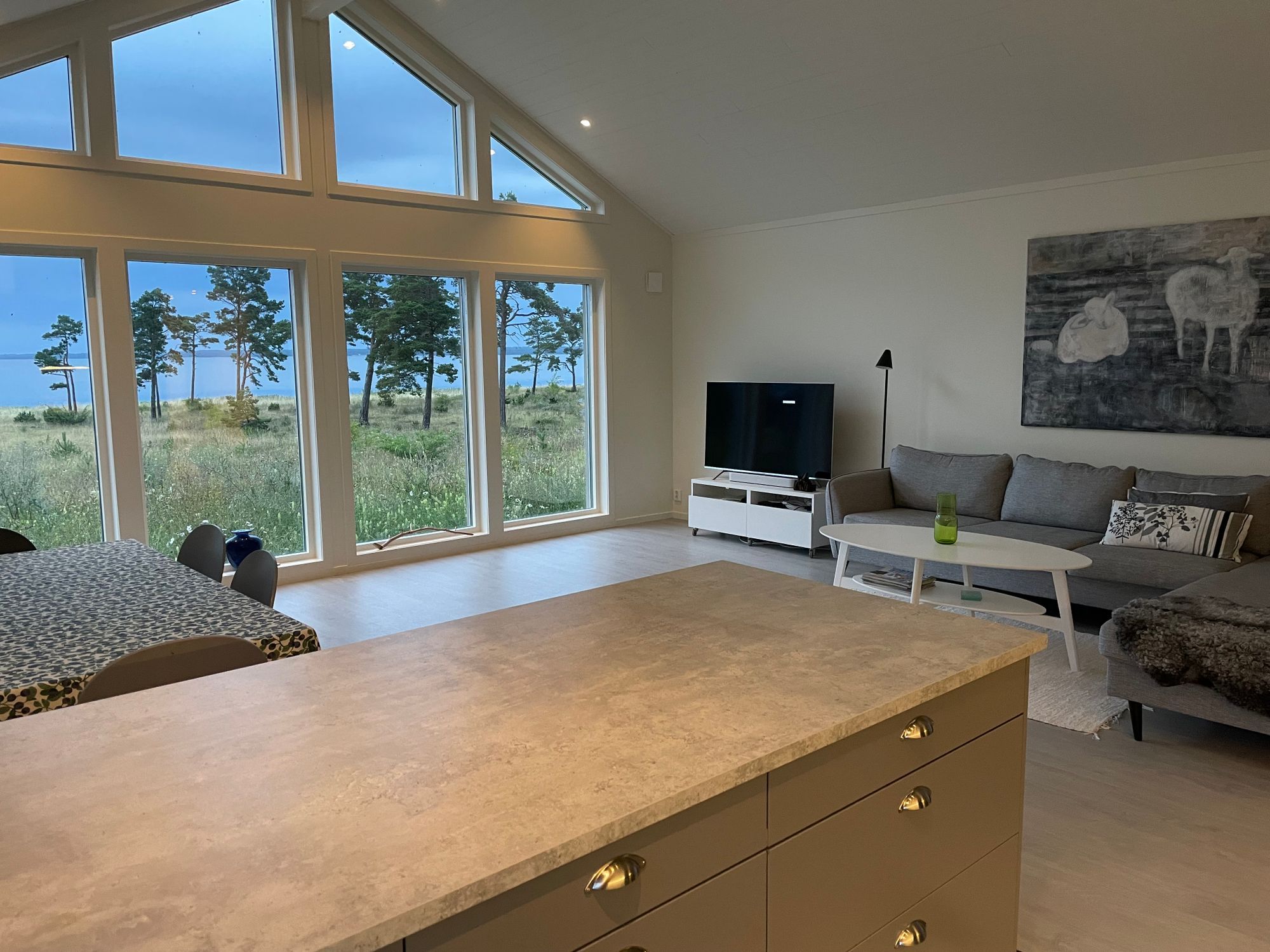 Nybyggt hus med havsutsikt i Fårösund Gotland – bild 11 av 18