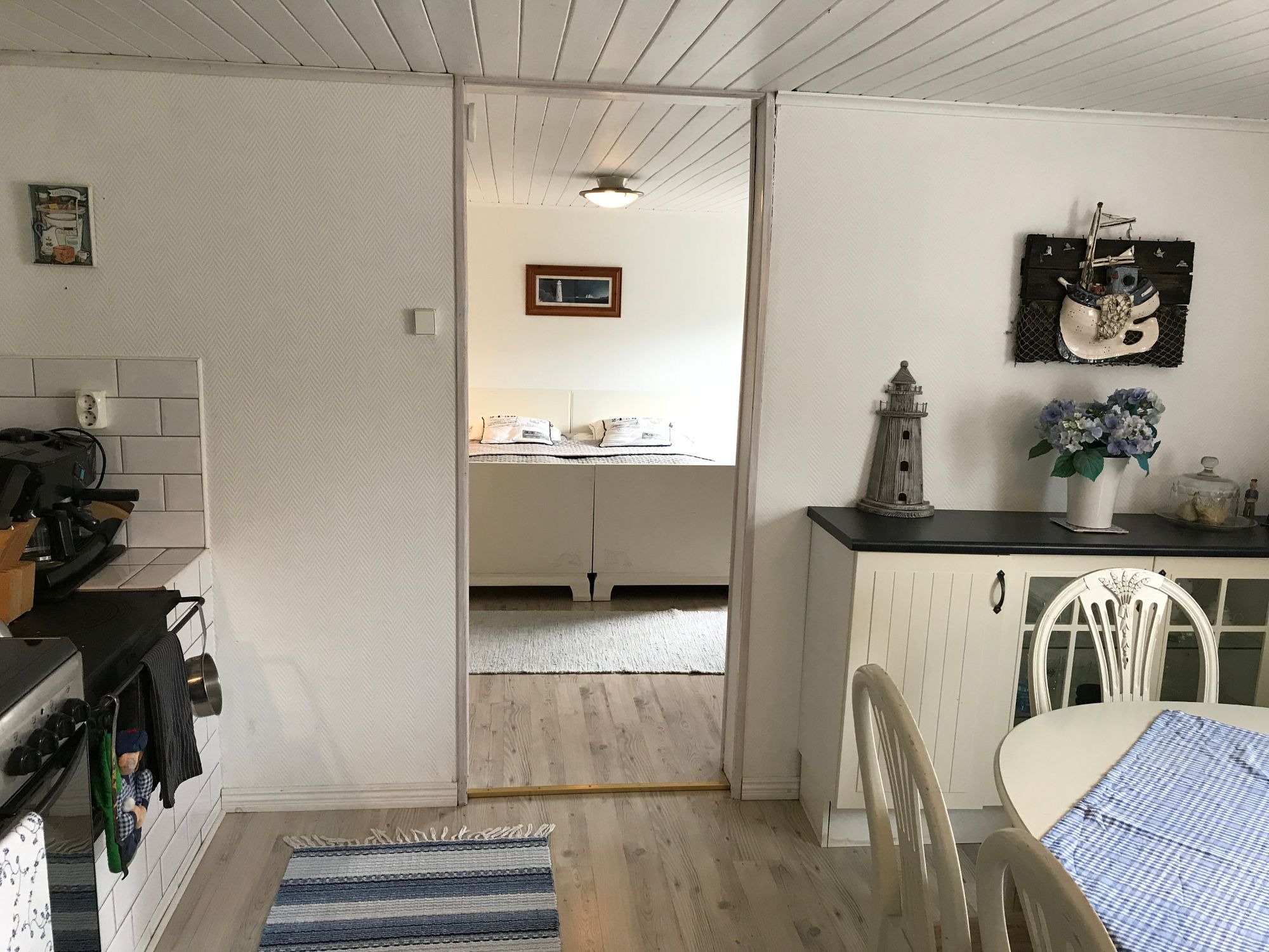 Sommarboende i lägenhet i villa nära fin badplats – bild 13 av 19