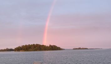 Strandnära skärgårdshus med privat brygga