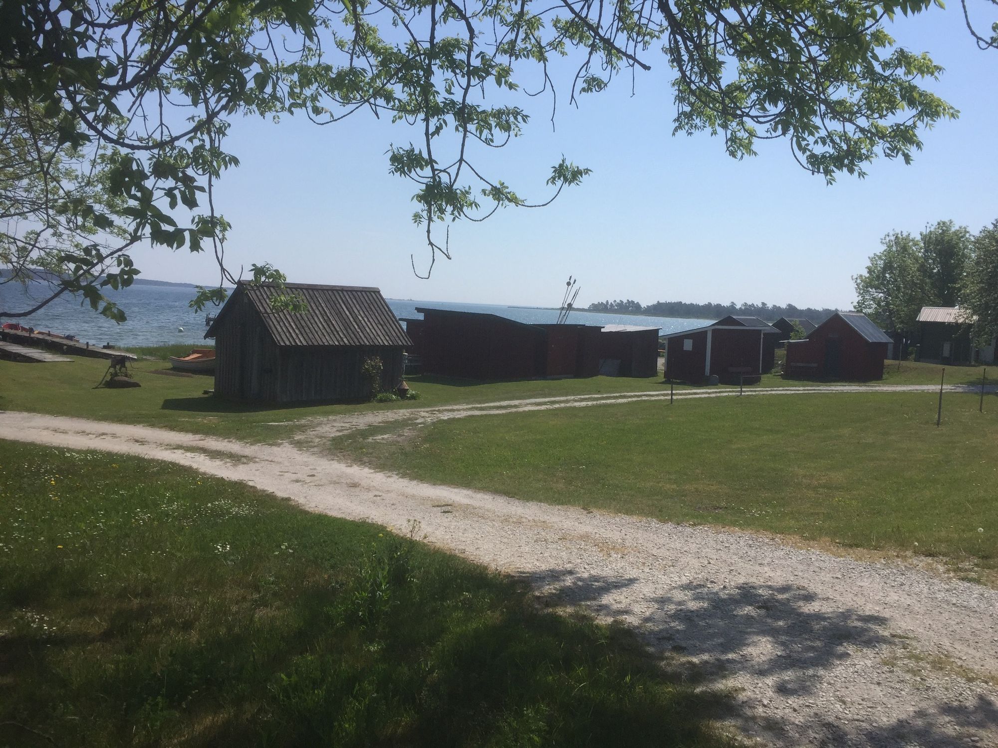 Sjönära villa i fårösund – bild 10 av 11
