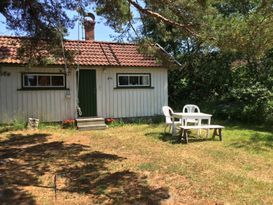 Cosy cottage close to beach and bus to Strömstad