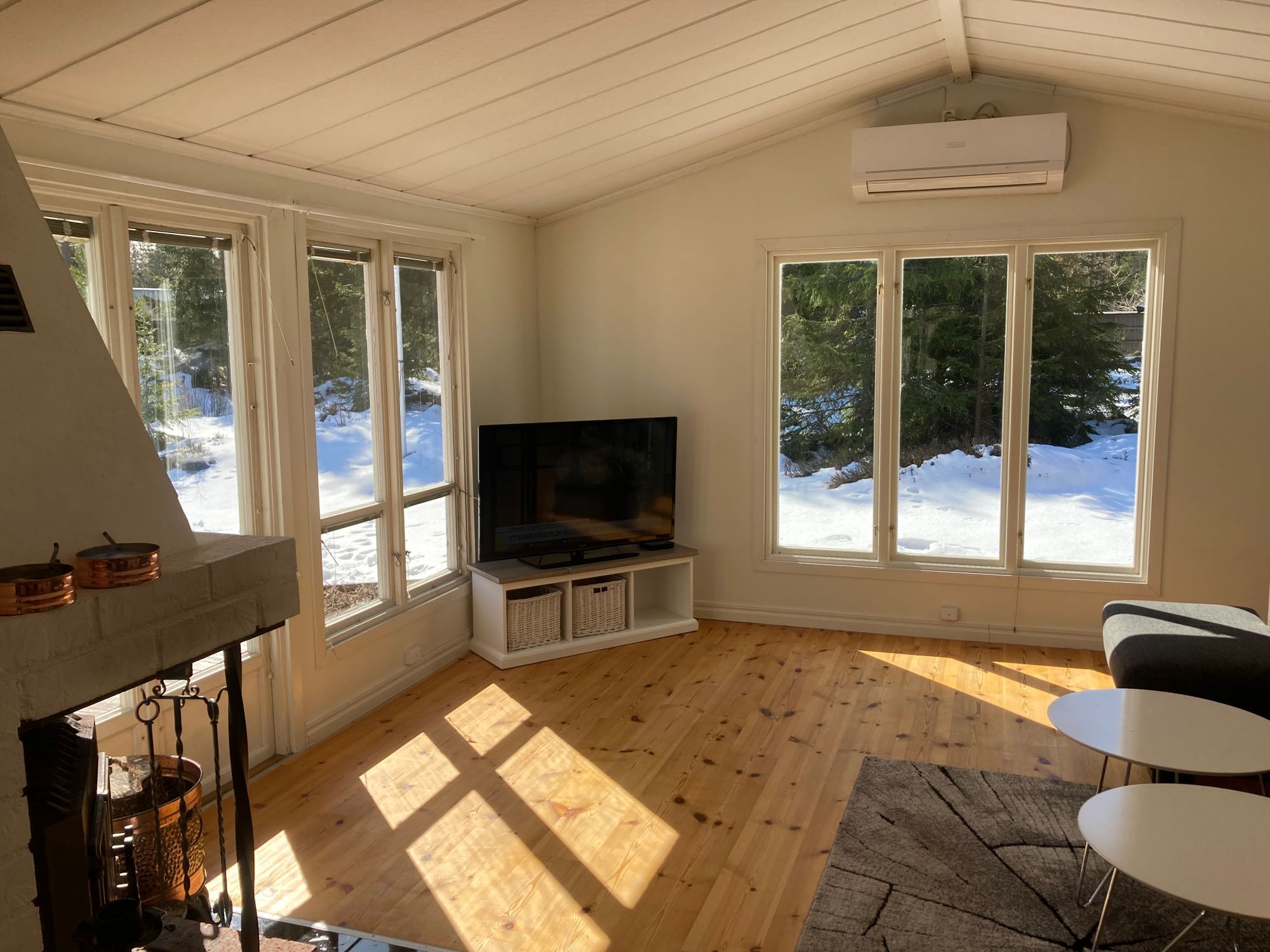 Modernt fritidshus nära hav och sandstrand. – bild 6 av 14