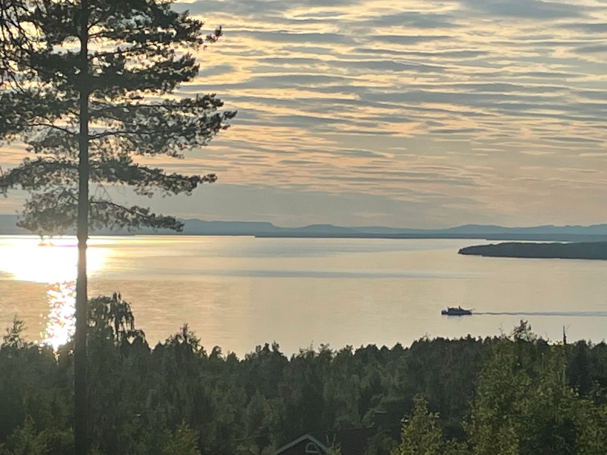 Stor timmerstuga med panoramautsikt över Siljan – bild 16 av 19