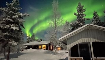 Lugn och stillhet vid egen sjö i Lapplands-skogen