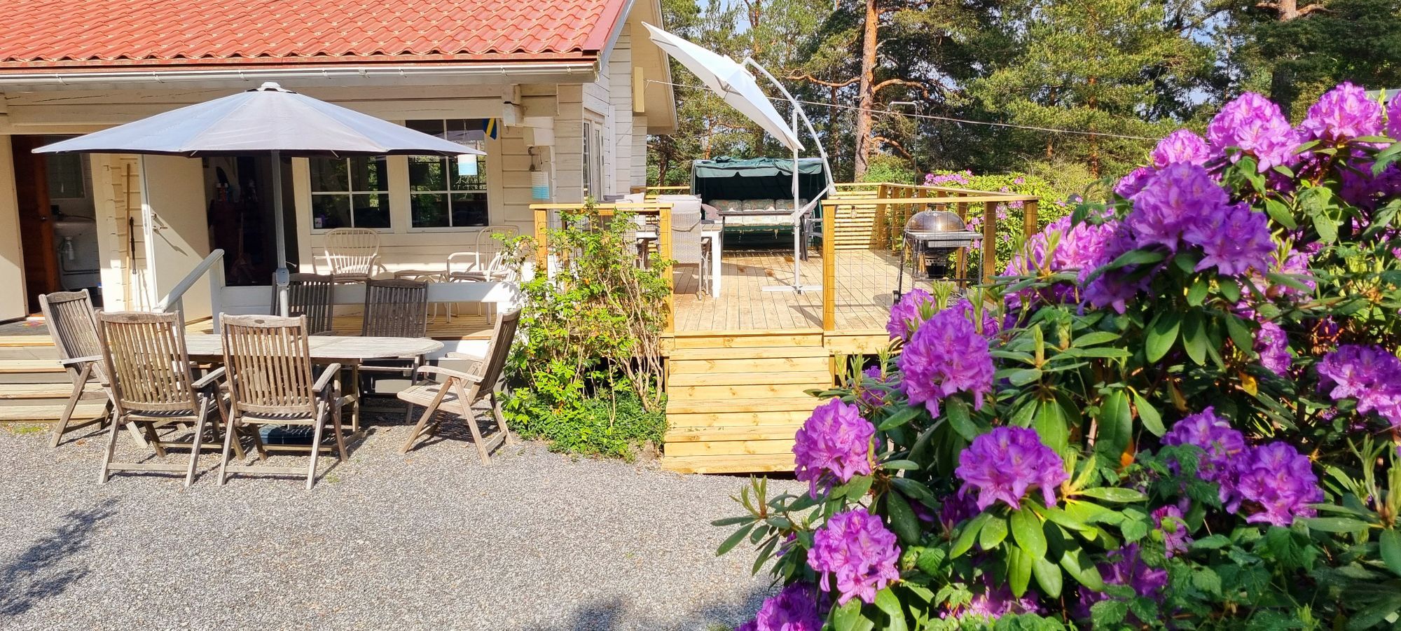Charmig sommarstuga med härligt barnvänlig tomt – bild 9 av 21