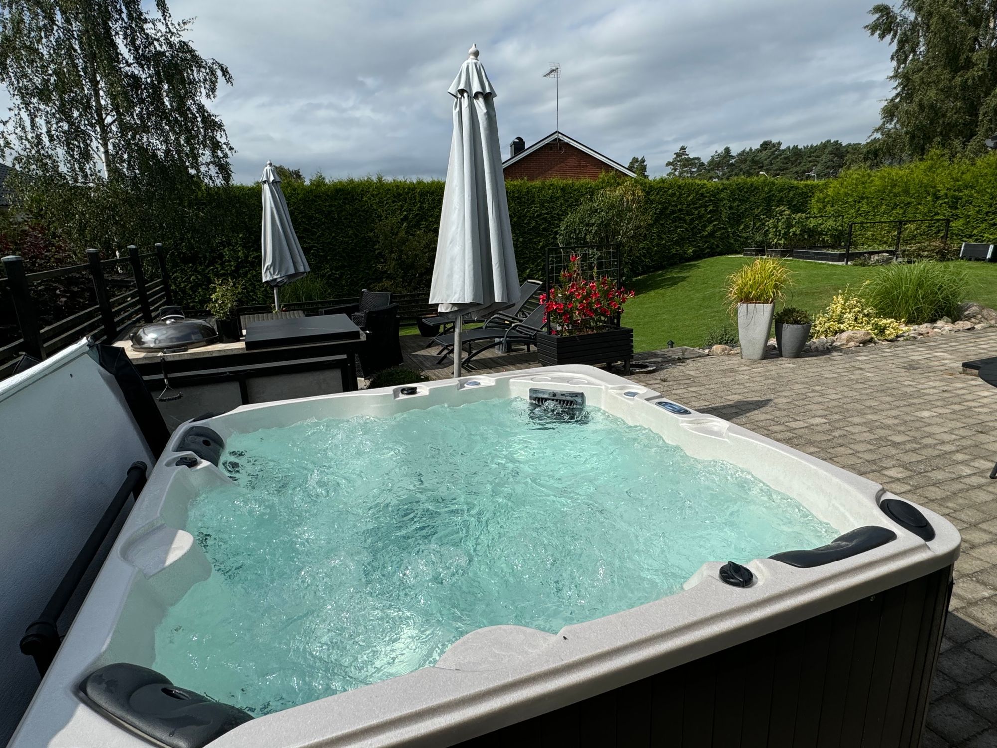 Ljus källare med egen ingång